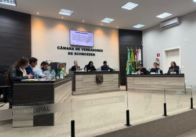 Câmara de Schroeder abre investigação contra prefeito por suposta quebra de decoro