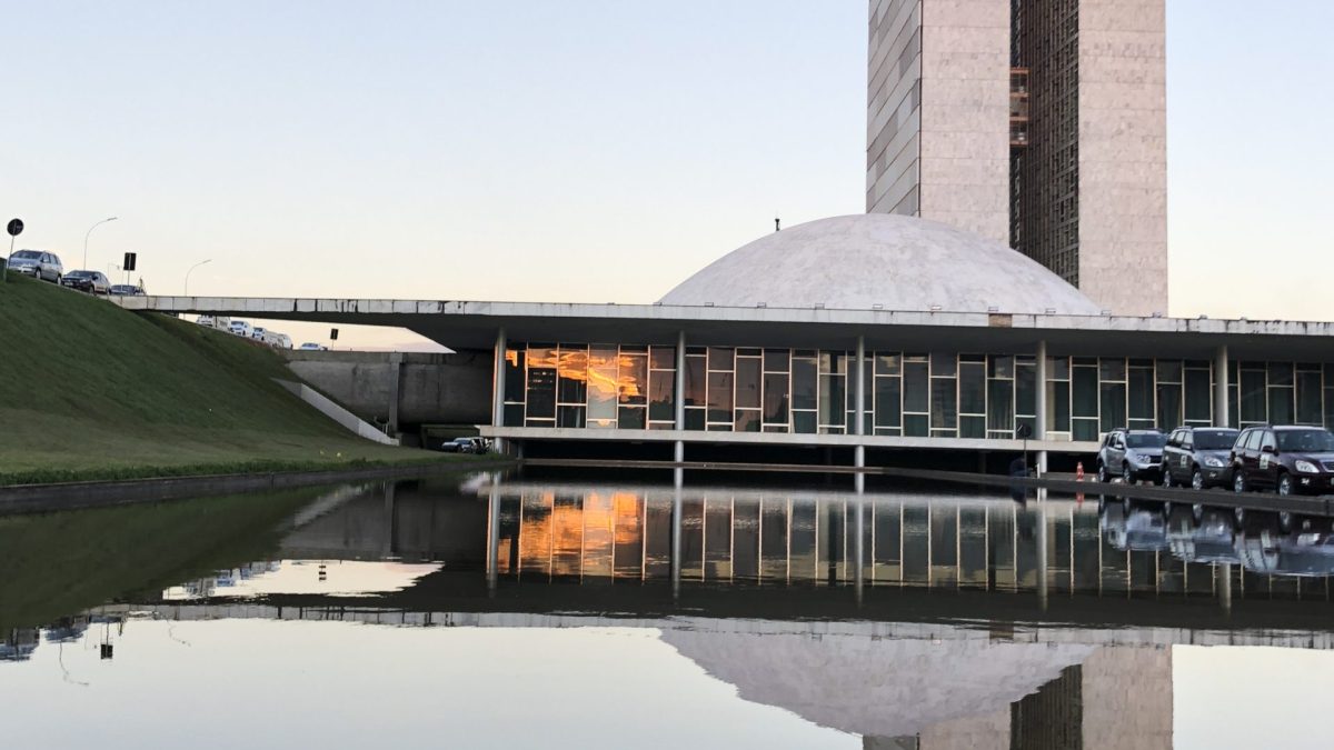 O Trabalho que não se Vê: Enquanto o Brasil Espera, Deputados Paralisam a Câmara e Mantêm os Salários