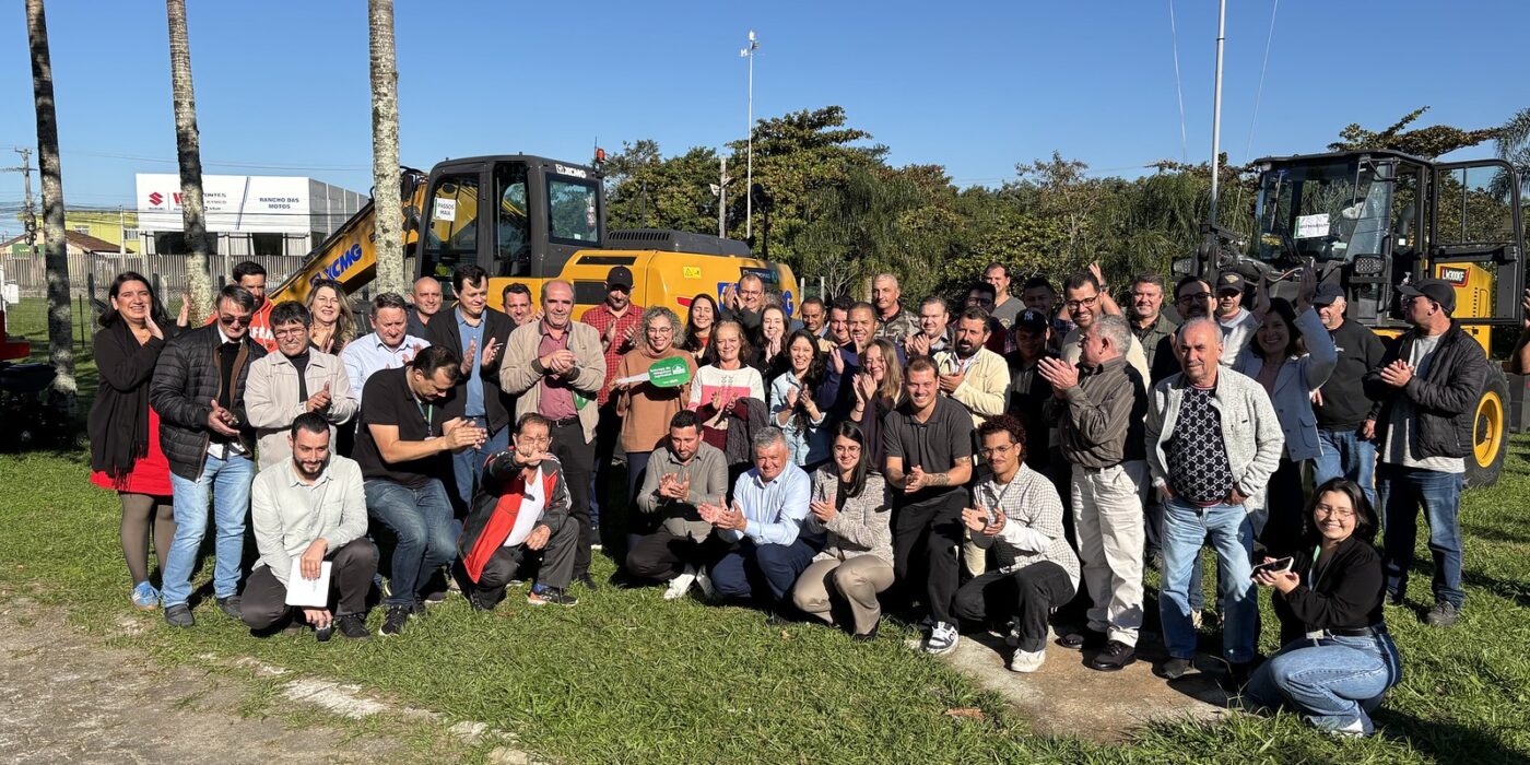 Deputada Ana Paula Lima entrega máquinas agrícolas para oito municípios catarinenses