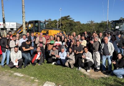 Deputada Ana Paula Lima entrega máquinas agrícolas para oito municípios catarinenses