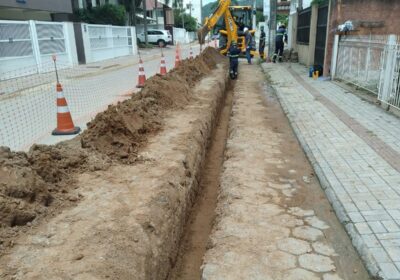 Saneamento no Litoral Norte de SC: Enquanto Itapema Avança, Porto Belo e Bombinhas Empurram o Problema com a Barriga