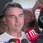 Flávio Bolsonaro considera crise com Michelle 'página virada'