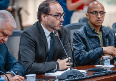 Vereador Carlos Bolsonaro critica verba de R$ 520 milhões para publicidade do governo Lula
