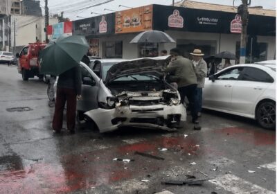 Acidente em Camboriú: Motorista na Contramão Deixa Três Feridos