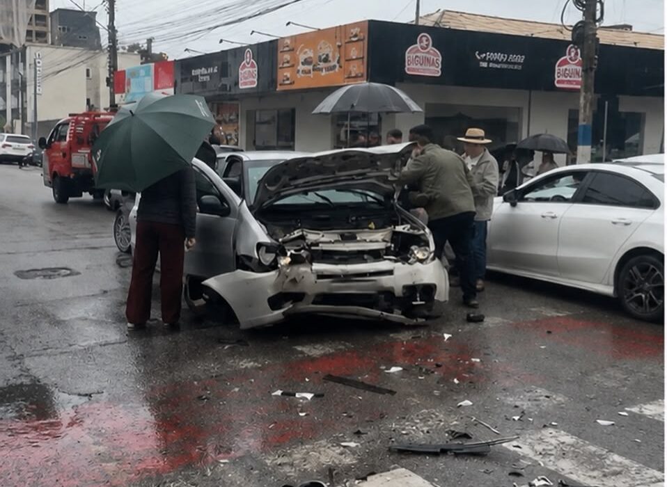 Acidente em Camboriú: Motorista na Contramão Deixa Três Feridos