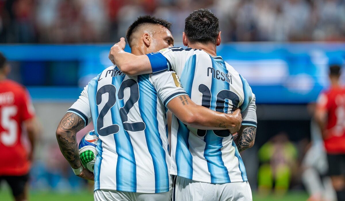 Inglaterra sofre pane geral nos últimos minutos e entrega vaga na final pros hermanos