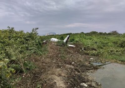 Avião cai em Navegantes: dois ocupantes feridos em acidente