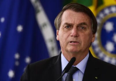 Bolsonaro permanece em prisão domiciliar após decisão de Alexandre de Moraes