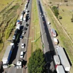 Caminhoneiros Anunciam Paralisação Nacional em Portos a Partir de Segunda-Feira