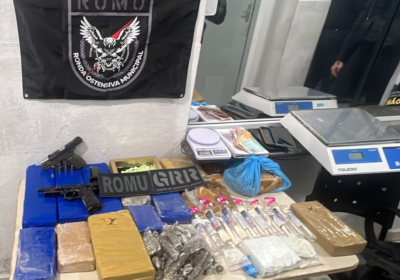 Casal é preso com grande quantidade de drogas e arsenal do tráfico em Itapema
