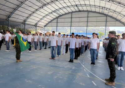 Cerimônia de Juramento à Bandeira Nacional Reúne Jovens de Itapema e Porto Belo