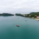 Vista aérea da baía de Bombinhas, na Costa Esmeralda catarinense