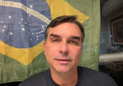 Flávio Bolsonaro: Candidato à Procura de uma Vice