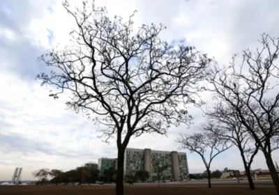 Frente Fria Avança no Sul e Tempo Seco Persiste em Grande Parte do País