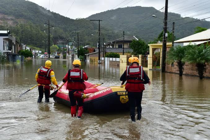 Frente Fria Traz Instabilidade em Santa Catarina com Risco de Alagamentos