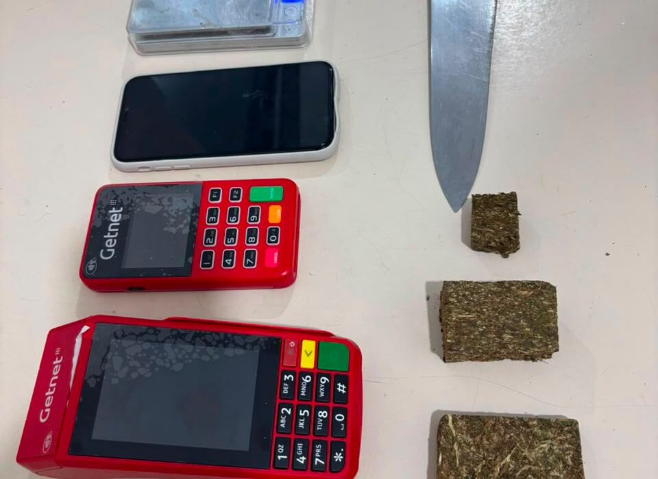 Homem é preso por tráfico de drogas em Porto Belo após ação da Polícia Militar