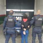 Mulher procurada por tráfico de drogas é presa na rodoviária de Itapema