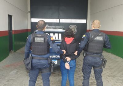 Mulher procurada por tráfico de drogas é presa na rodoviária de Itapema