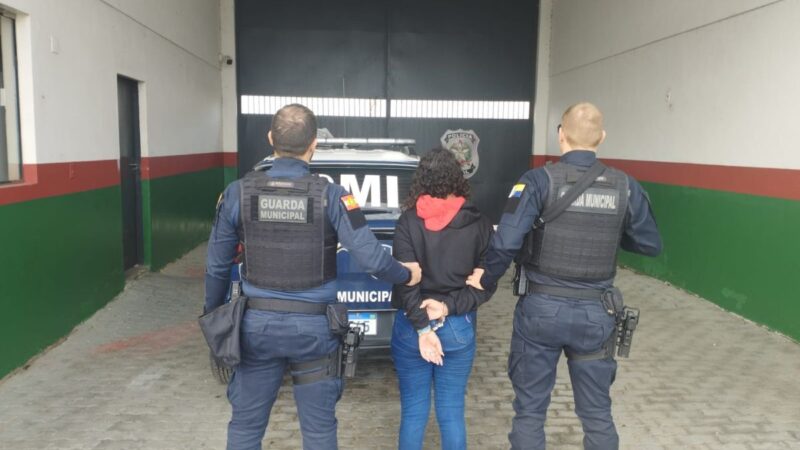 Mulher procurada por tráfico de drogas é presa na rodoviária de Itapema