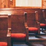 Pastor e igreja condenados a pagar indenização por revelar segredo de fiel em culto