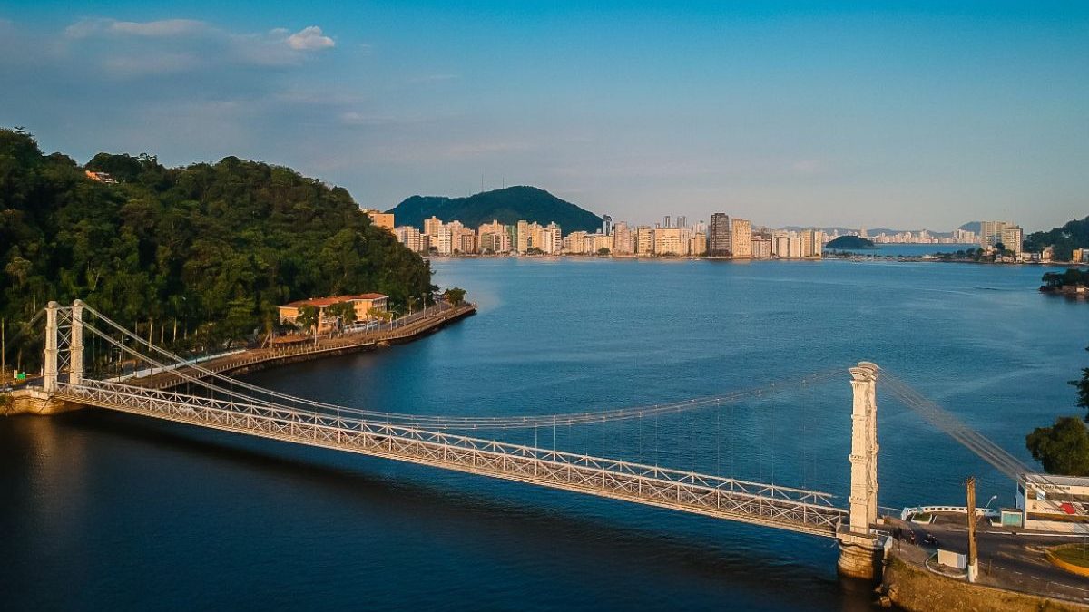 Ponte Pênsil de São Vicente: Um Cartão-Postal com História Única
