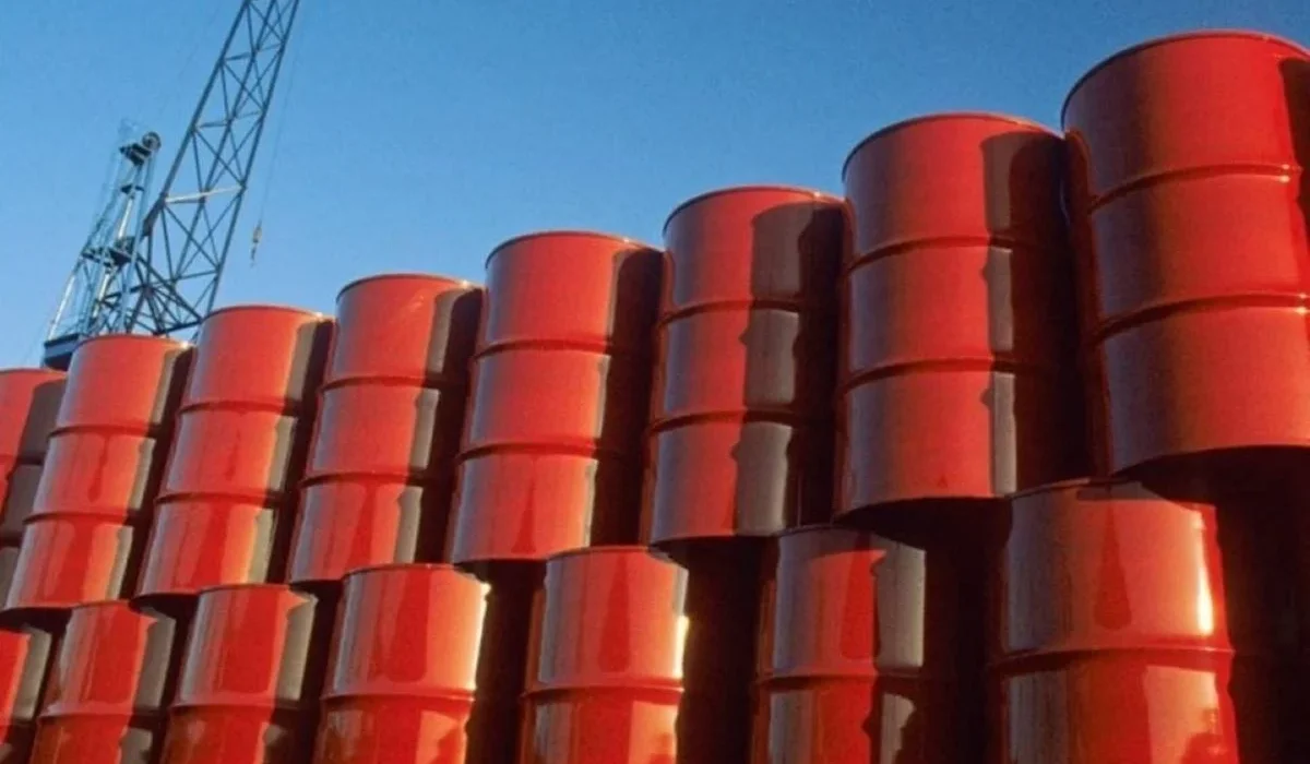 Preço do Petróleo Dispara para US$ 98 devido à Escalada de Conflito entre EUA e Irã