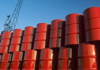 Preço do Petróleo Dispara para US$ 98 devido à Escalada de Conflito entre EUA e Irã