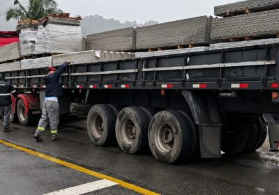 Prefeitura de Jaraguá do Sul inicia entrega de telhas para famílias afetadas pela chuva de granizo