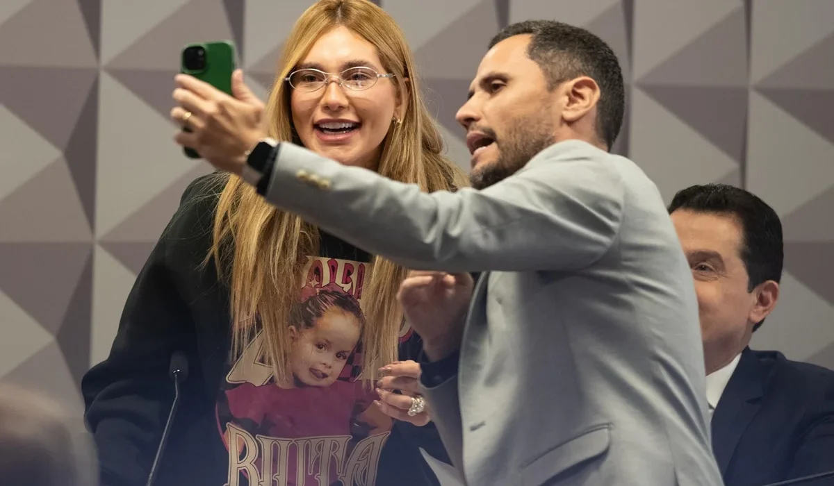 Senador Cleitinho Azevedo admite erro em pedido de foto com influenciadora