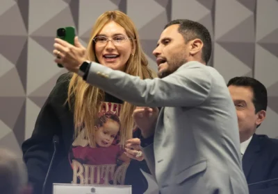 Senador Cleitinho Azevedo admite erro em pedido de foto com influenciadora