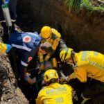 Trabalhador soterrado em vala de 2 metros é resgatado por colegas em Curitibanos, SC
