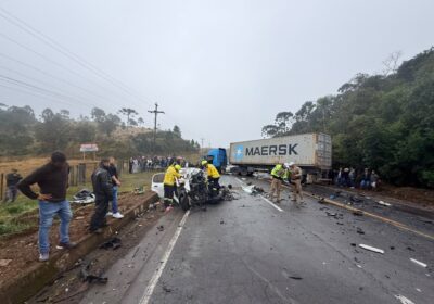 Tragédia na Serra Dona Francisca: Bebê e Dois Adultos Morrem em Colisão entre Carro e Carreta