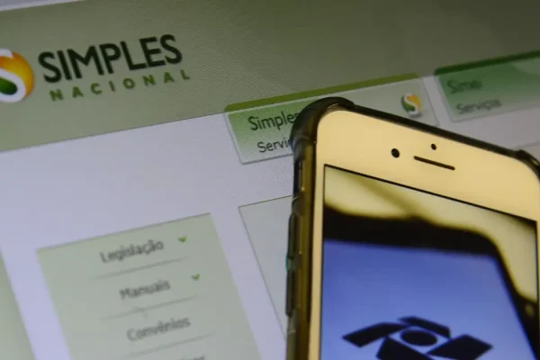 Academia de Letras de Bombinhas comemora nove anos com posse de novos membros e lançamento de livros