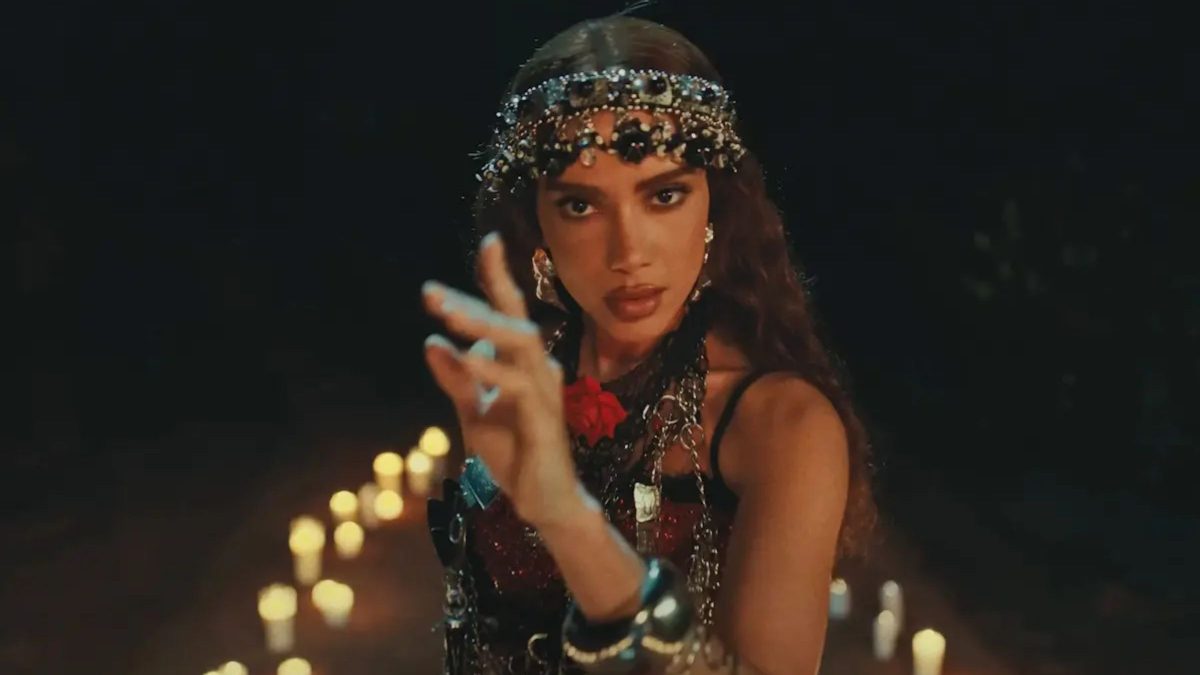 Anitta aceita convite e deve ser anunciada rainha de bateria da Grande Rio para o Carnaval de 2027