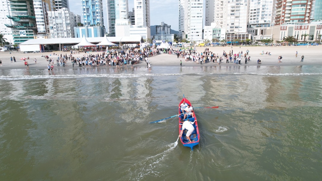 Arrancadão de Canoas em Balneário Camboriú: Um Evento que Marca o Fim de uma Safra Histórica de Tainha