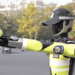 China usa robôs para organizar trânsito e flagrar infrações em Hangzhou