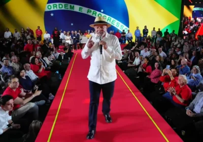 Governo Lula tem aprovação equilibrada, aponta pesquisa