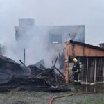 Incêndio destrói casa de madeira no Morretes e família estima prejuízo de R$ 300 mil em Itapema