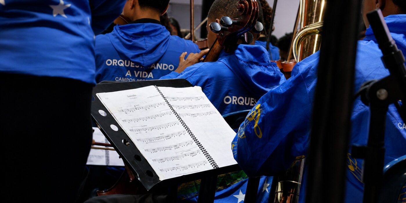 Orquestra do Rio de Janeiro leva música e intercâmbio cultural a estudantes de Porto Belo