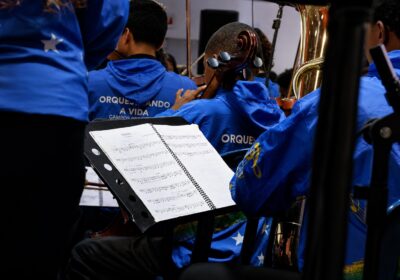 Orquestra do Rio de Janeiro leva música e intercâmbio cultural a estudantes de Porto Belo