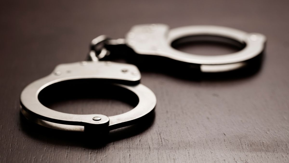 PM prende suspeitos de aplicar golpes pela internet em Itapema e apreende celulares e drogas