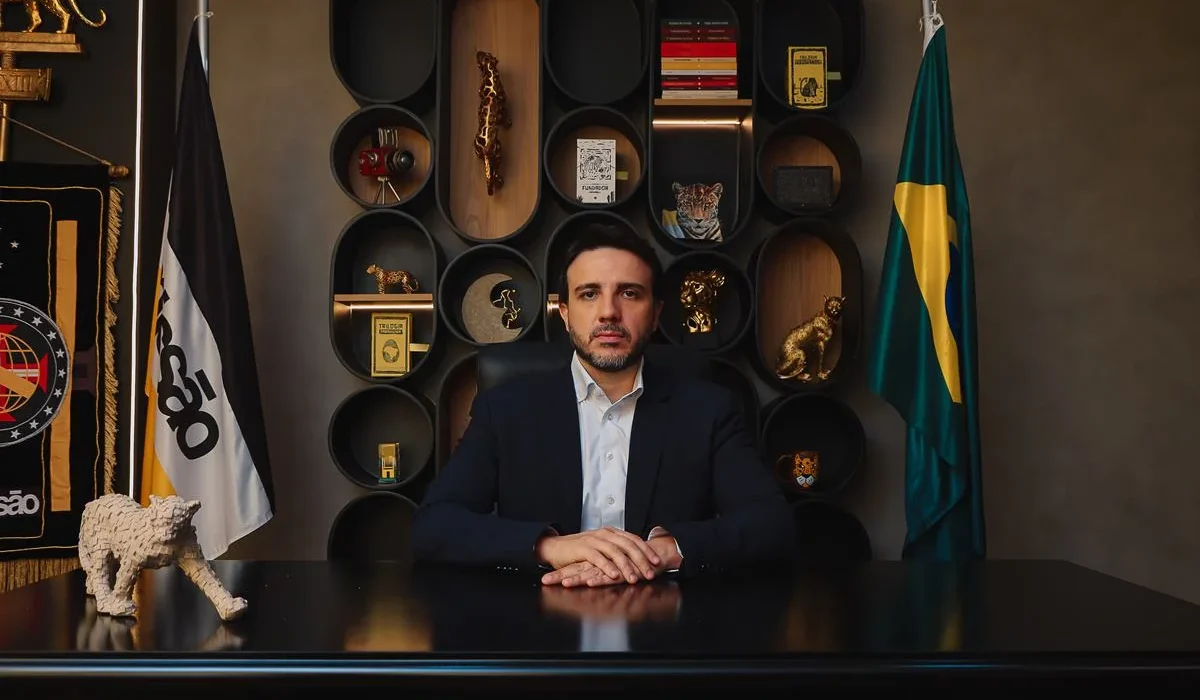 Pré-candidato Renan Santos Apresenta Jingle de Campanha como Resposta a ‘Lula Lá’