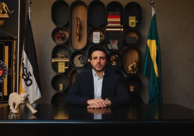 Pré-candidato Renan Santos Apresenta Jingle de Campanha como Resposta a ‘Lula Lá’