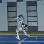 Robô humanoide chinês supera velocidade de Usain Bolt em teste divulgado por fabricante
