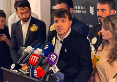 Após ter redes sociais suspensas pelo TSE, Renan Santos pede ajuda de apoiadores para compensar prejuízo