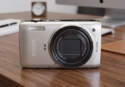 Kodak apresenta nova câmera compacta com visual retrô e zoom óptico de 15x
