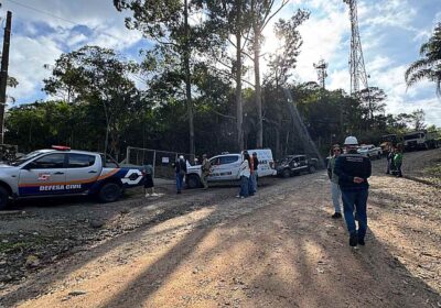 Prefeitura de Porto Belo demole construções irregulares na Estrada Parque