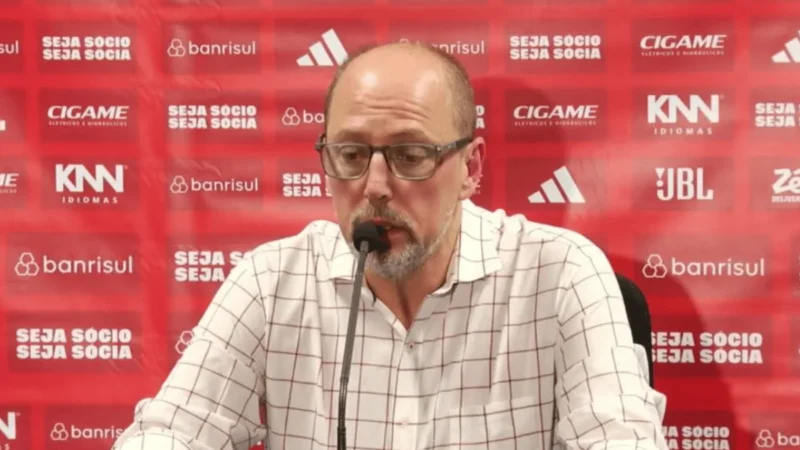 Presidente do Internacional pede desculpas à torcida após eliminação na Copa do Brasil