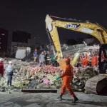 Sobe para cinco o número de mortos em desabamento de prédio sobre casa em São Paulo